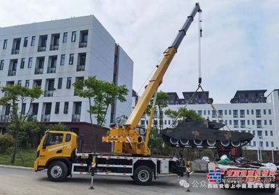 柳工起重機(jī)LTC100L5榮獲2024中國工程機(jī)械年度產(chǎn)品TOP50市場表現(xiàn)金獎